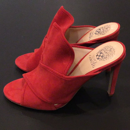 Consignment 2429-03 Vince Camuto red shoes. Size 8.5