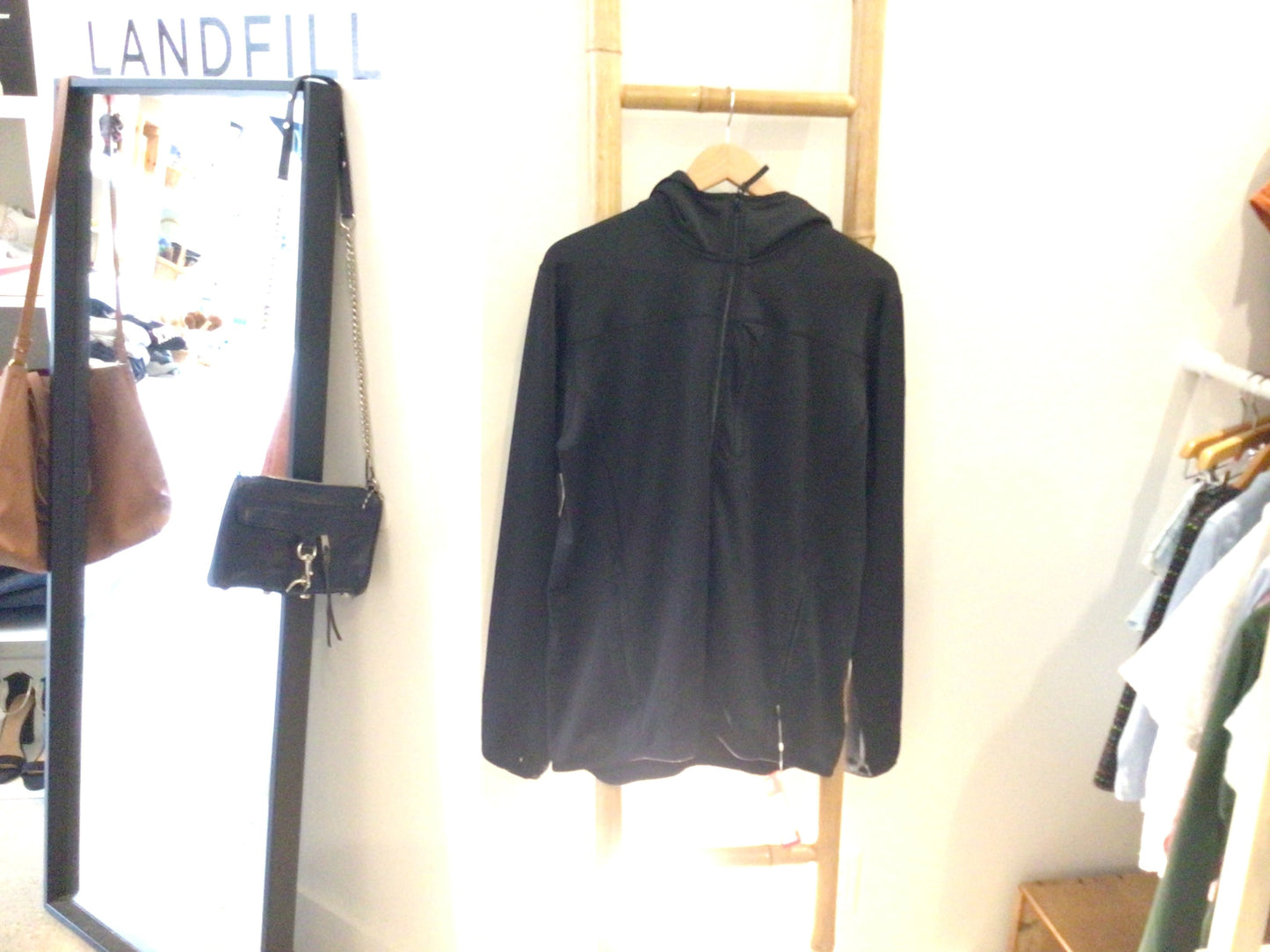 Consignment 0724-63	HH. Men's Pullover. Sz. L