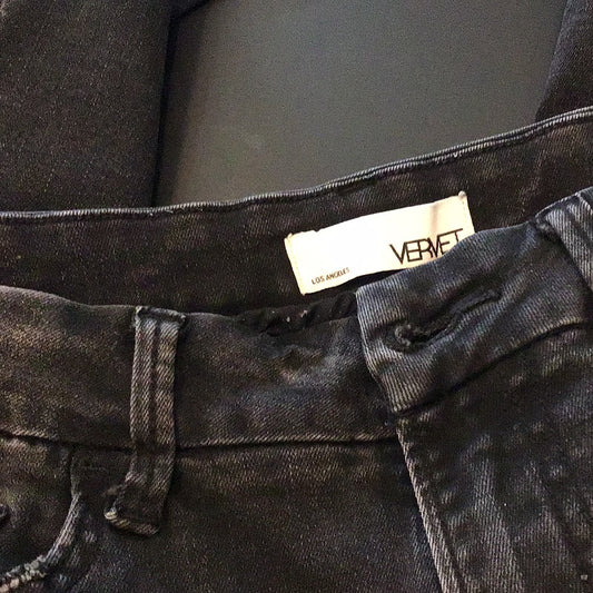 Consignment 2522-11	Vervet. Black jeans. Sz.28