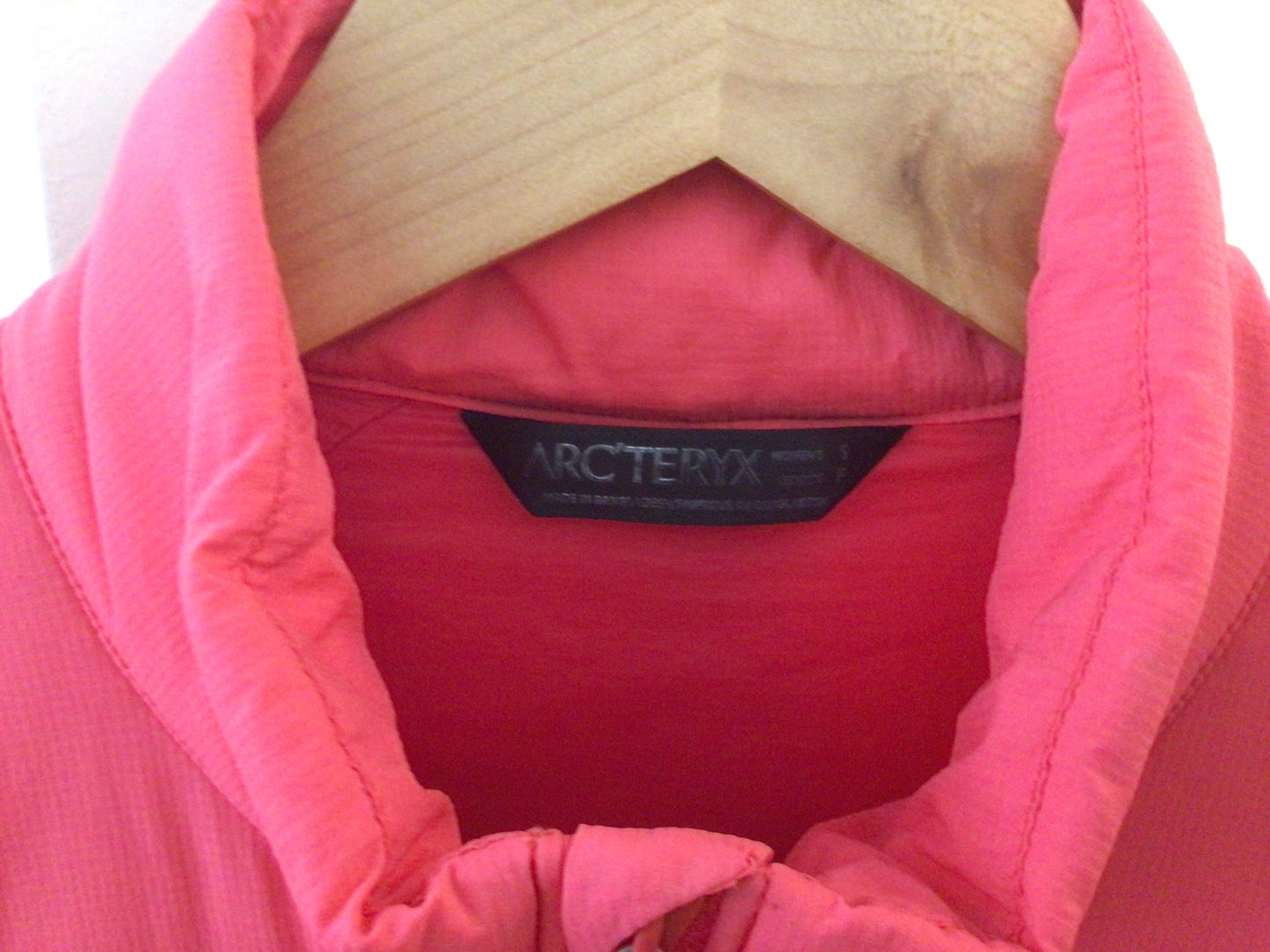 Consignment 1726-02	Arc’teryx. Pink jacket. Sz. S