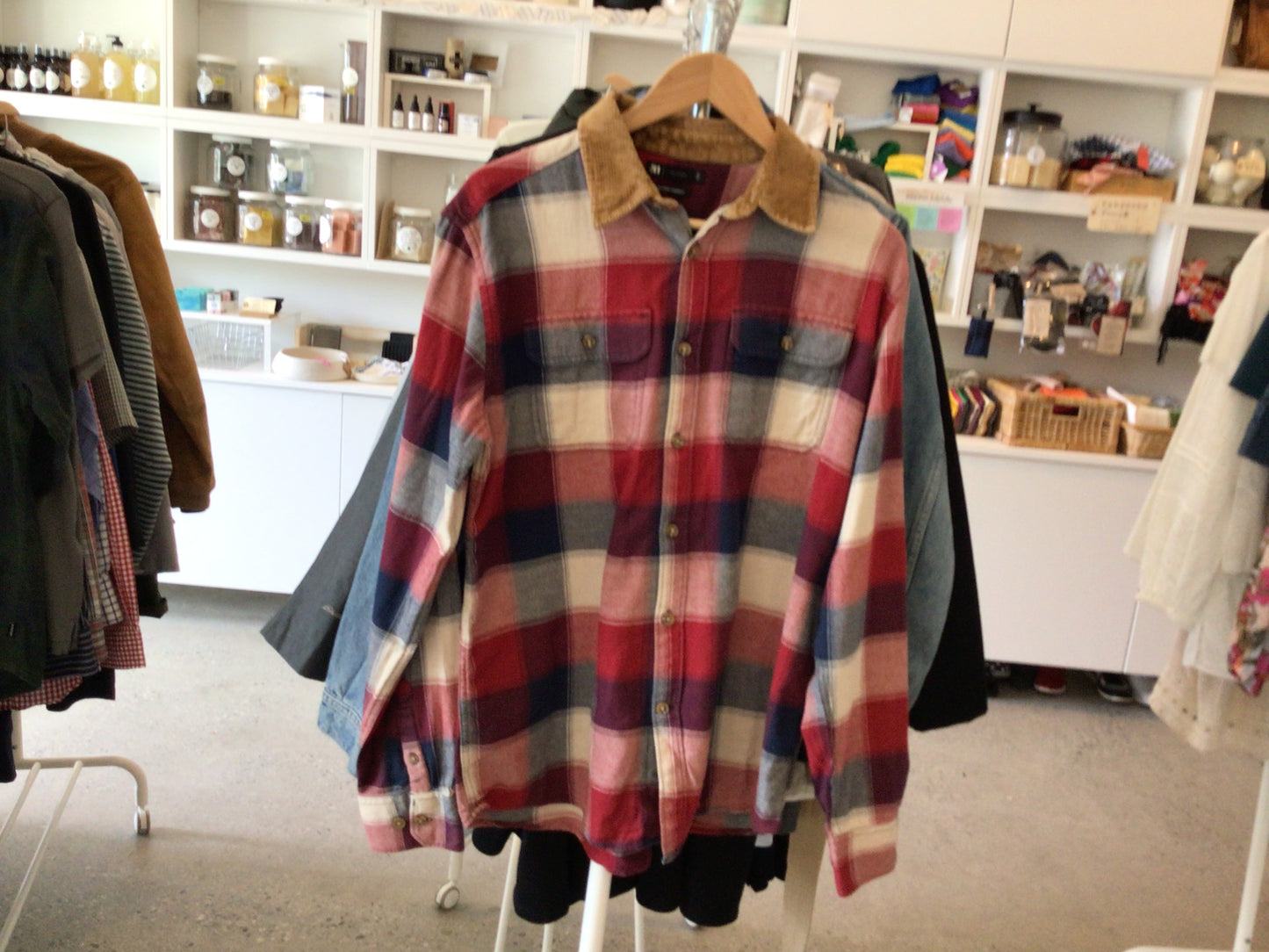 Consignment 2614-05	Par Simons. Checked shirt. Sz.L