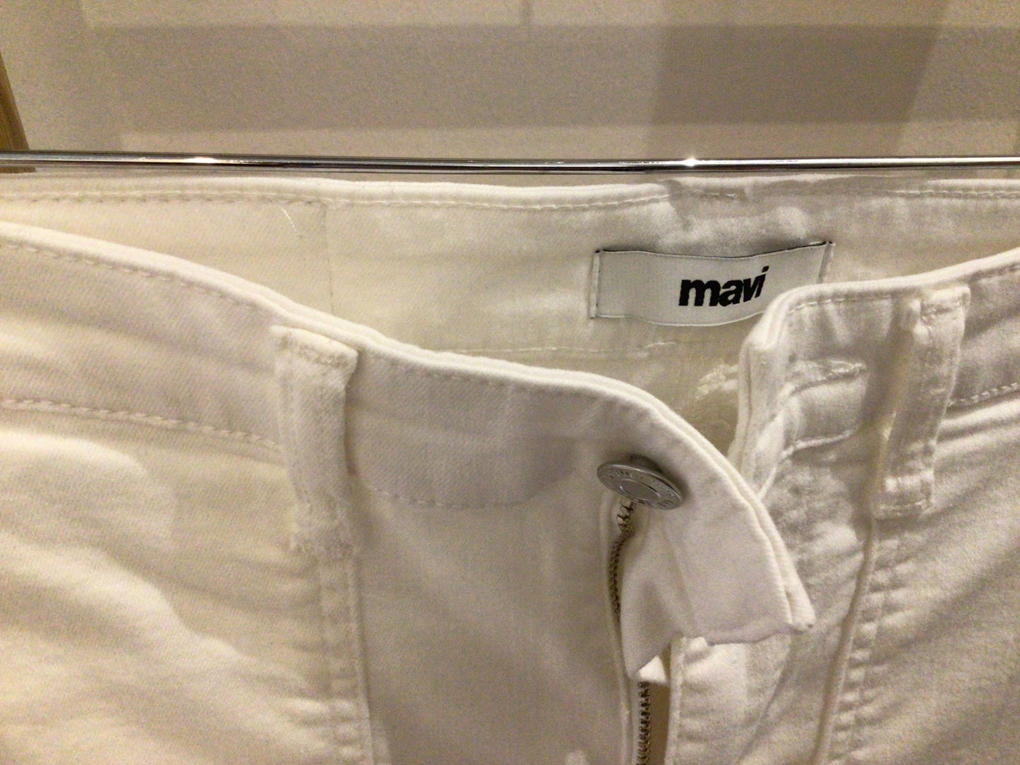 Consignment 9420-02	Mavi. white jeans. Sz. 27