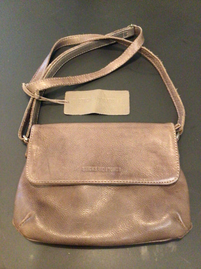 Consignment 5117-06 Sticks and Stones Athens leather bag.