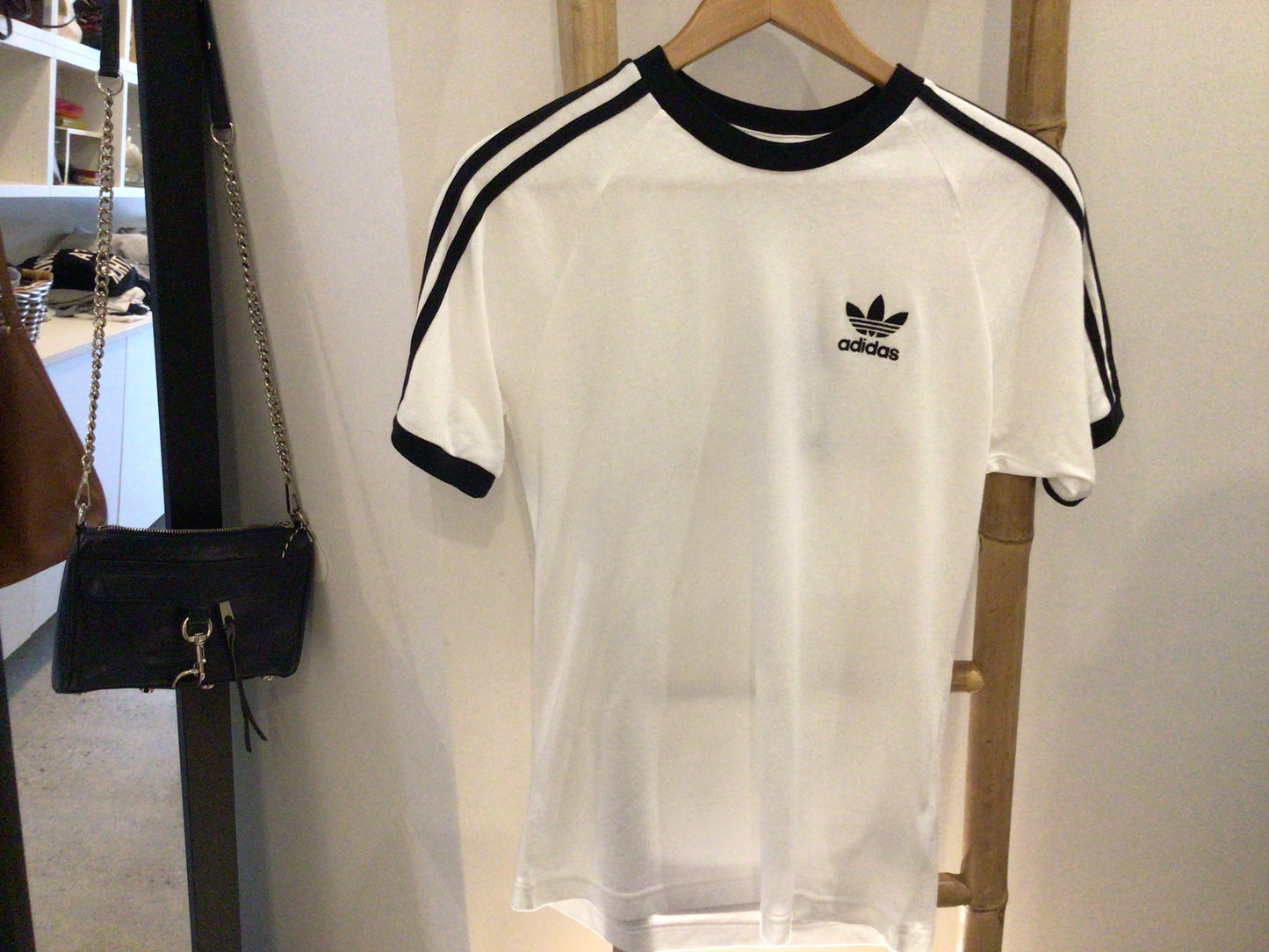 Consignment 9420-05	Adidas. White t shirt. Sz. XS