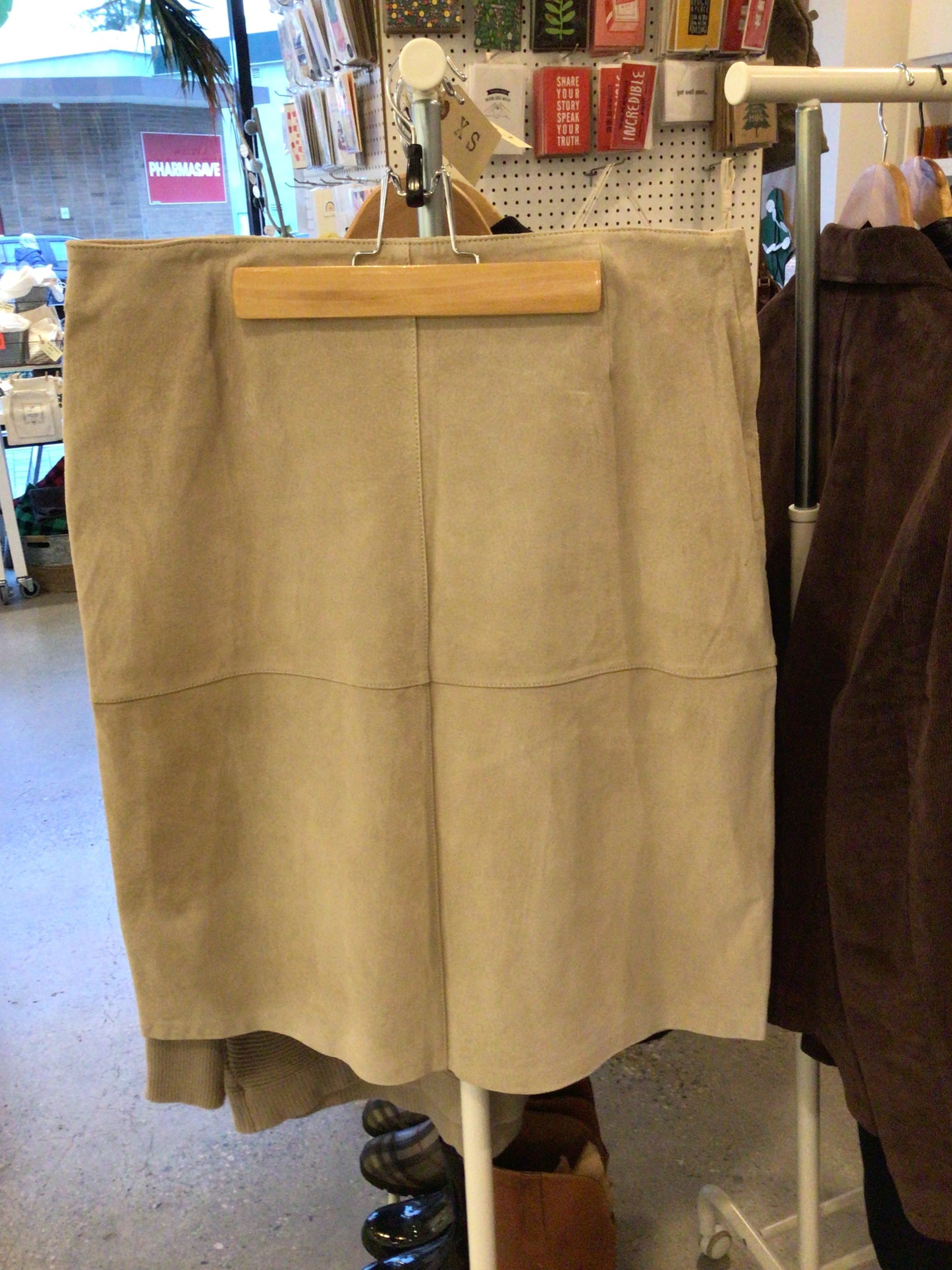 Consignment 5156-09 Nygard suede skirt.  Size 16