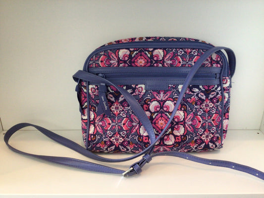 Consignment 5203-05 Vera Bradley patterned bag.