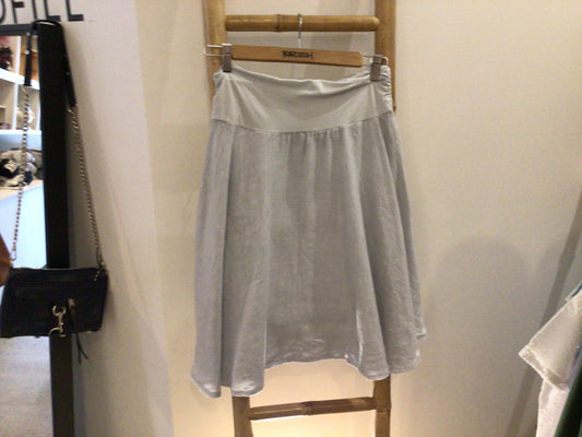 Consignment 9420-05	M. Gray skirt. Sz. L