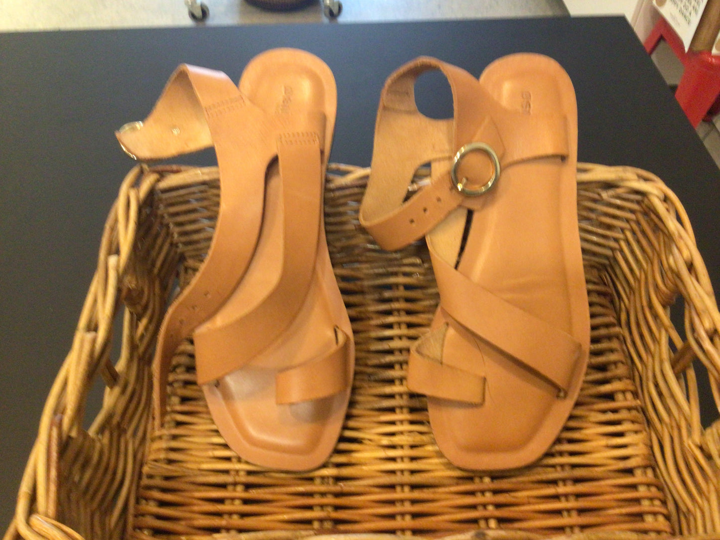 Consignment 4399-09	Simons. Sandals. Sz. 39