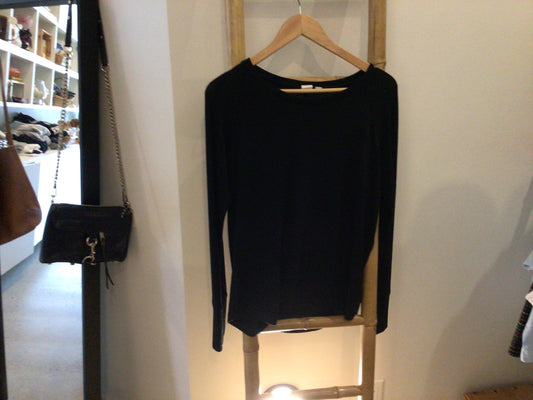 Consignment 0724-56	GAP. Black longsleeve. Sz. XS