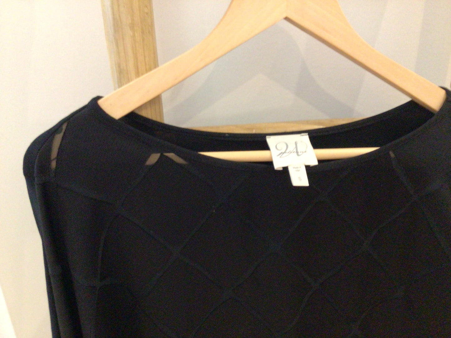 Consignment 2710-9	Julienne black long sleeved top.