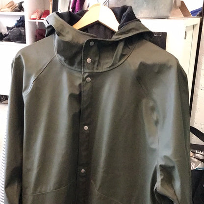 Consignment 3197-21 Herschel men's rain jacket sz XL army green