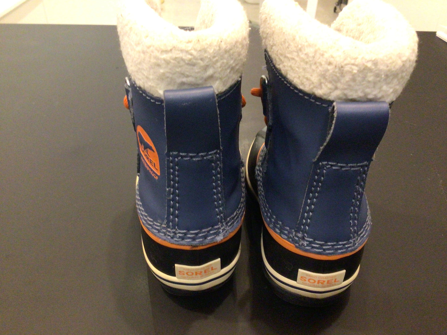 Consignment 4475-01 Toddler's sorel boots. Blue with orange laces. Size 8.