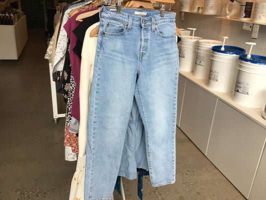 Consignment 1866-02	Levis jeans. Sz 26