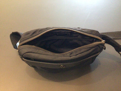 Consignment 0724-51	Lululemon. Black bag