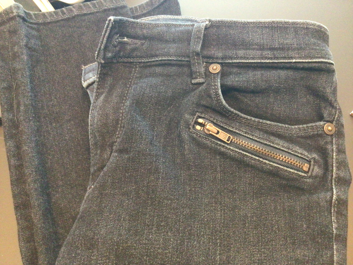 Consignment 0369-20 LOFT Dark Denim Jeans. Modern Skinny. Sz 29/8P