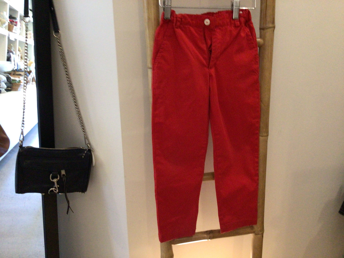 Consignment 4663-08	Dscar. Red pants. Sz.6Y