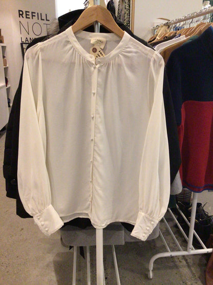 Consignment - 6507-3 Sézane cream silk blouse sz 40