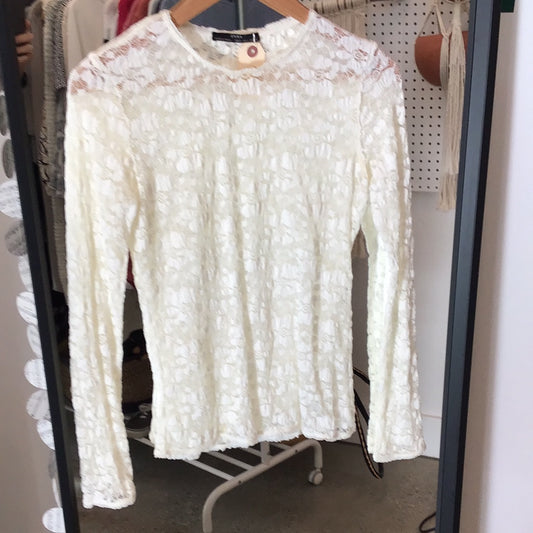 Consignment - 4606-10 Zara cream lace shirt sz S