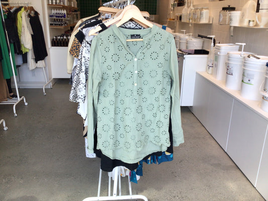 Consignment 2513-52	Grungemama. Green blouse