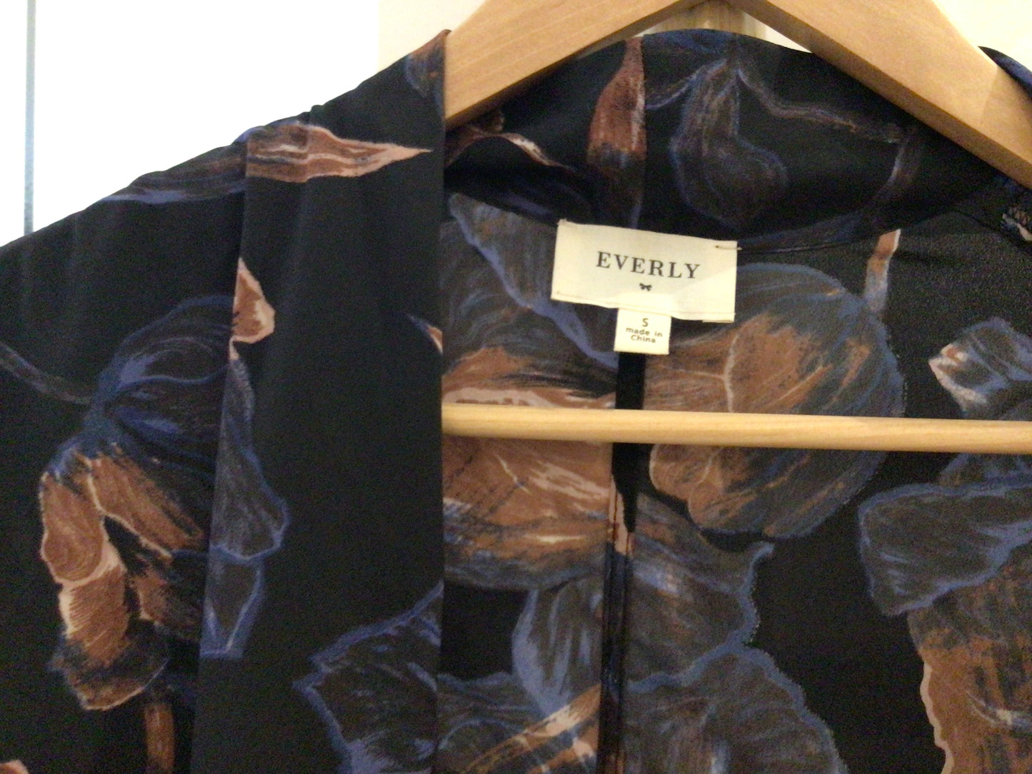 Consignment 0714-20	Everly. Black tunica with flowers. Sz. S