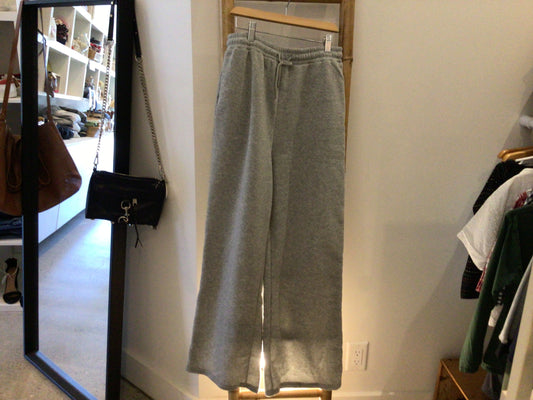 Consignment 8878V-17	Gray pants.