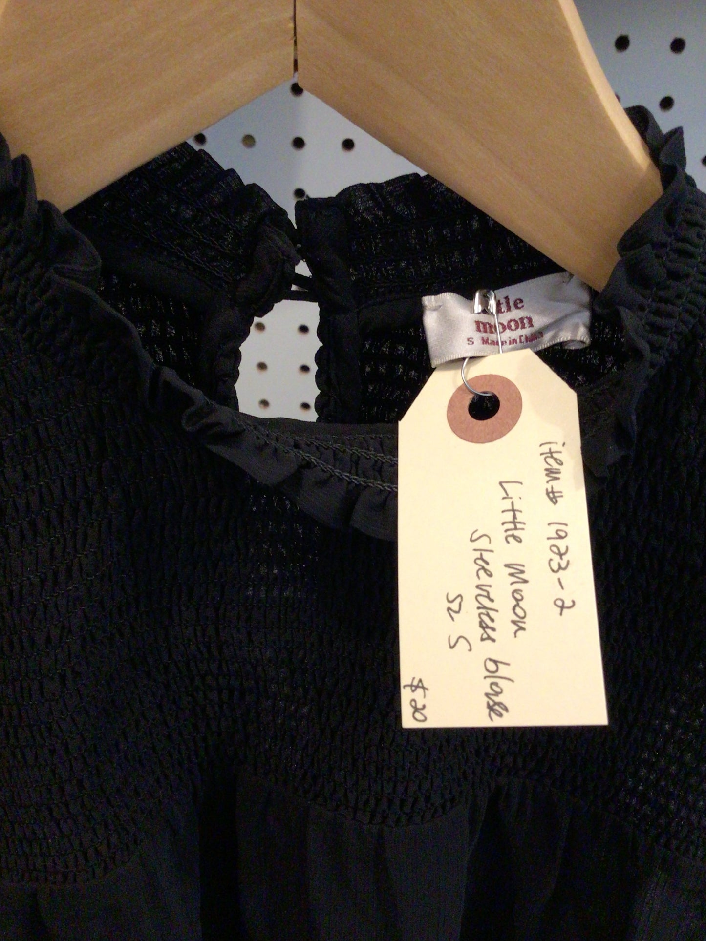 Consignment - 1923-2 Little Moon black sleeveless blouse sz S