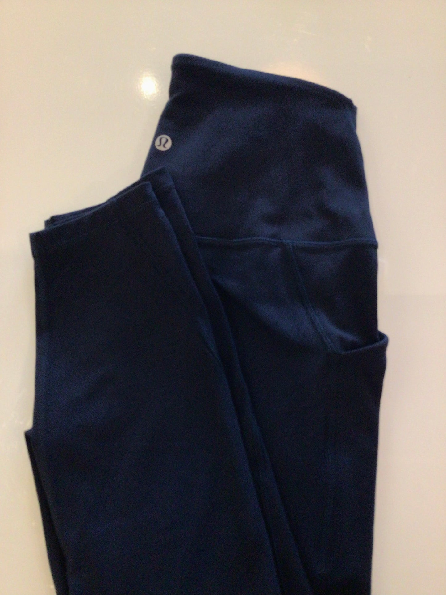 Consignment 4475-07 Lululemon NWT. High rise navy tights with back side pockets. Size 8.