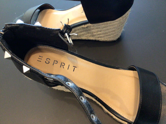 Consignment 7128-08	Esprit. Black Wedge sandals. Sz.