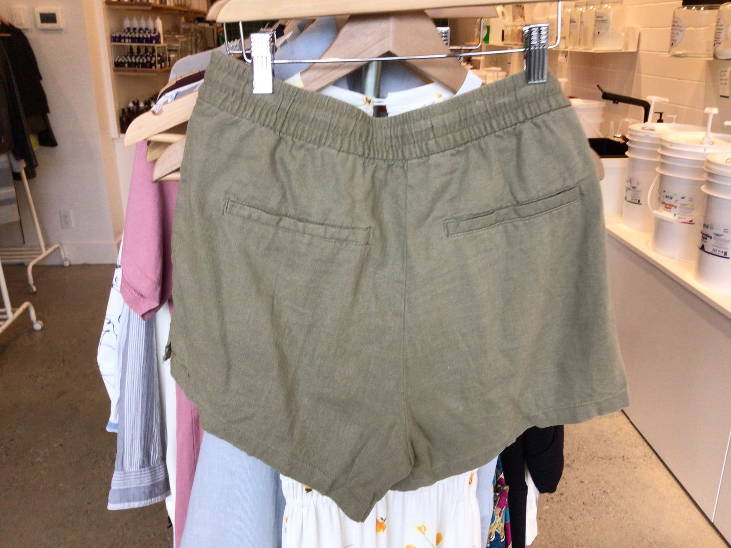 Consignment 2513-07	HM green shorts sz 6