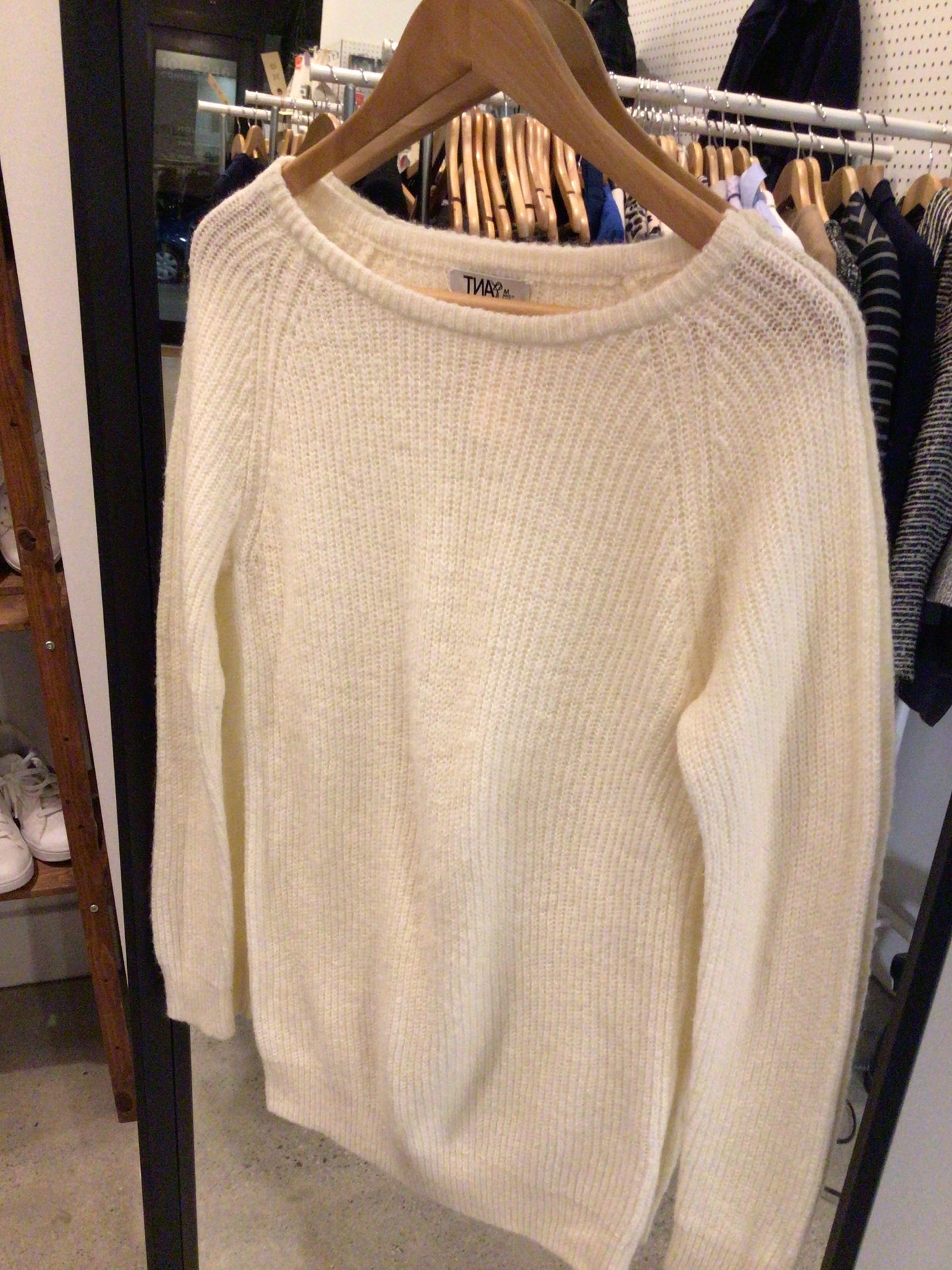 Consignment 4581-01 TnA cream sweater. Size med.