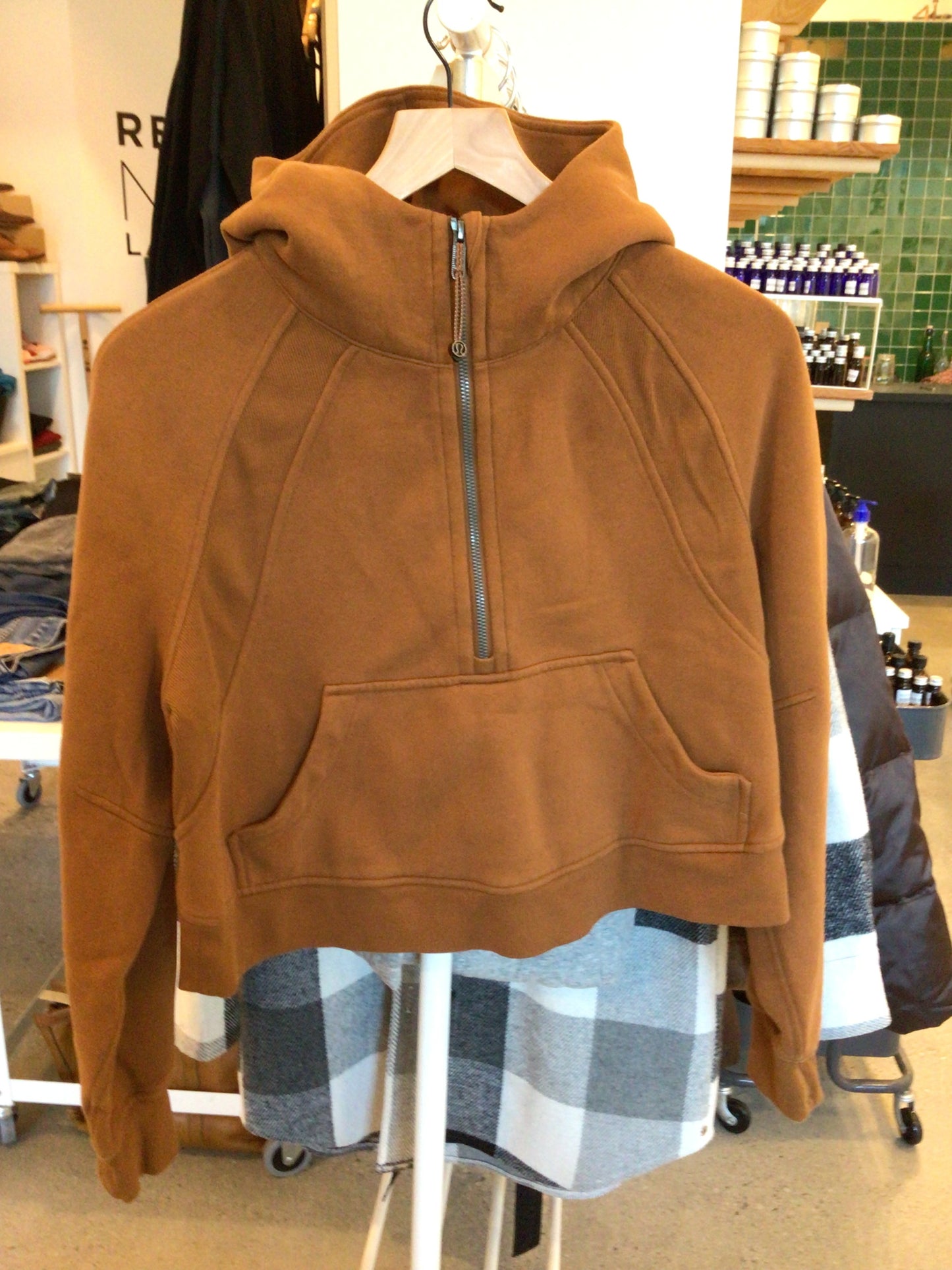 Consignment 1449-07 Lululemon Scuba half zip brown sweatshirt. Size XS.