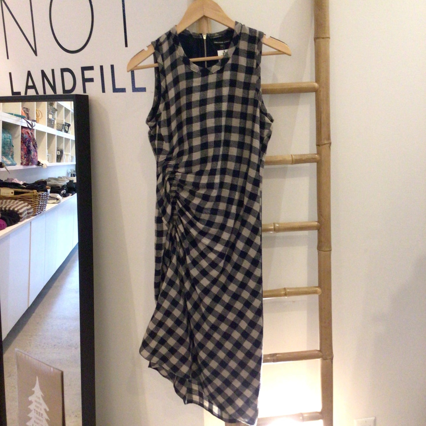 Consignment 4314-66 nJames Perse, blk/beige chequered dress. Size 1.