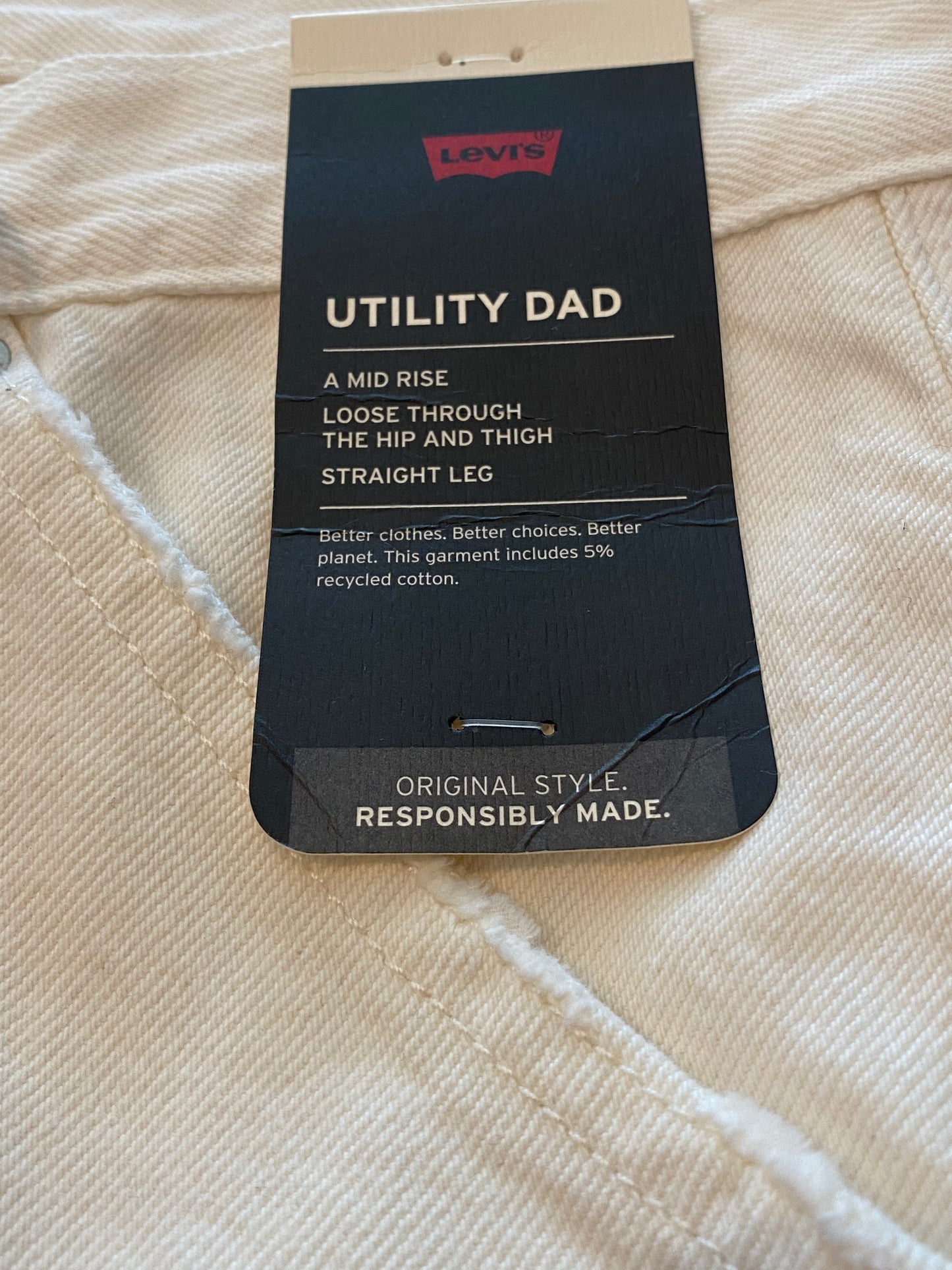 Consignment 4453-05 Levi's women's Dad Utility cream pants size 30 NWT