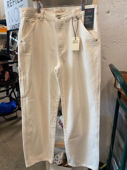 Consignment 4453-05 Levi's women's Dad Utility cream pants size 30 NWT