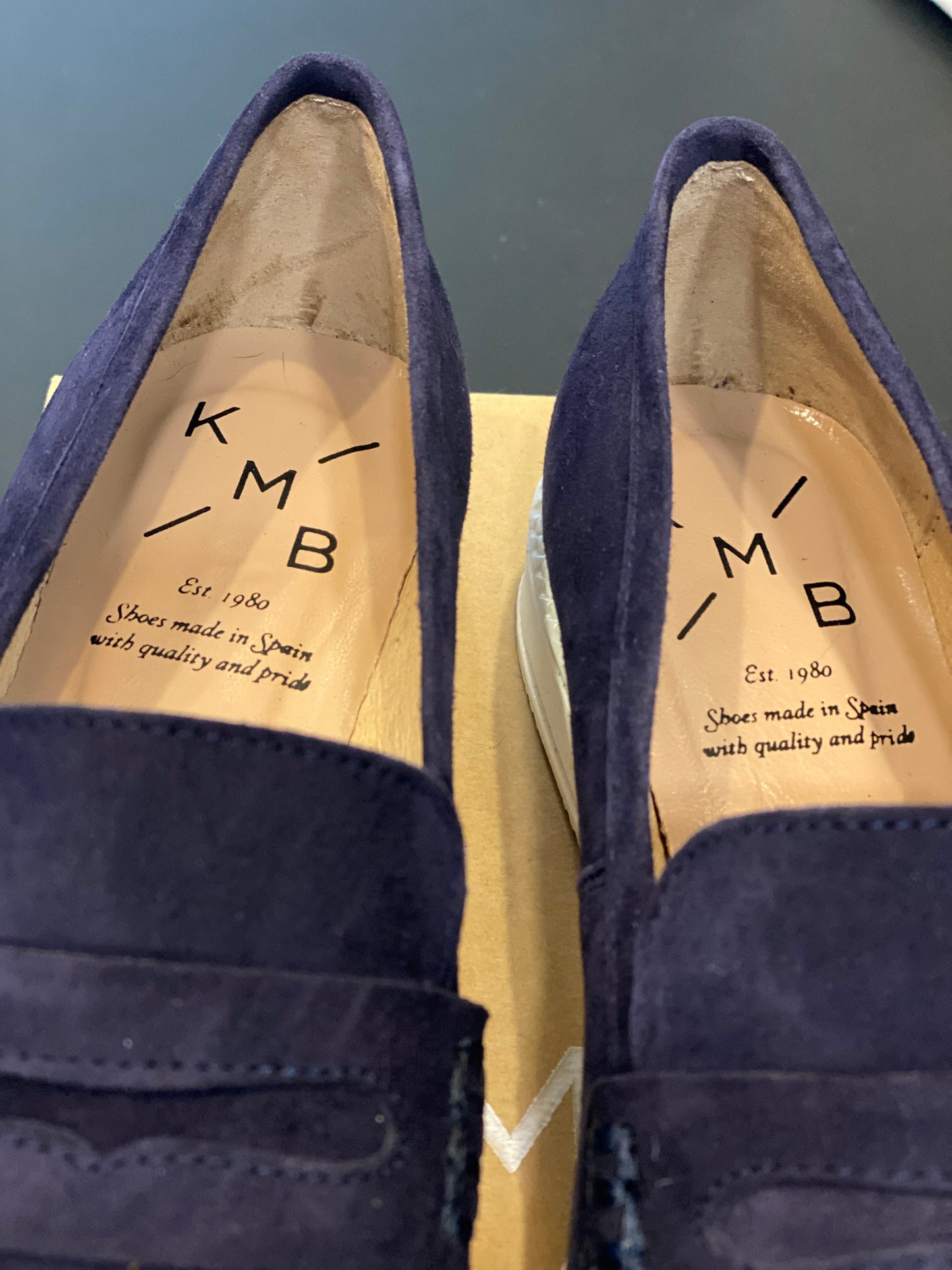 Consignment 4453-10 KMB blue suede loafers sz 36