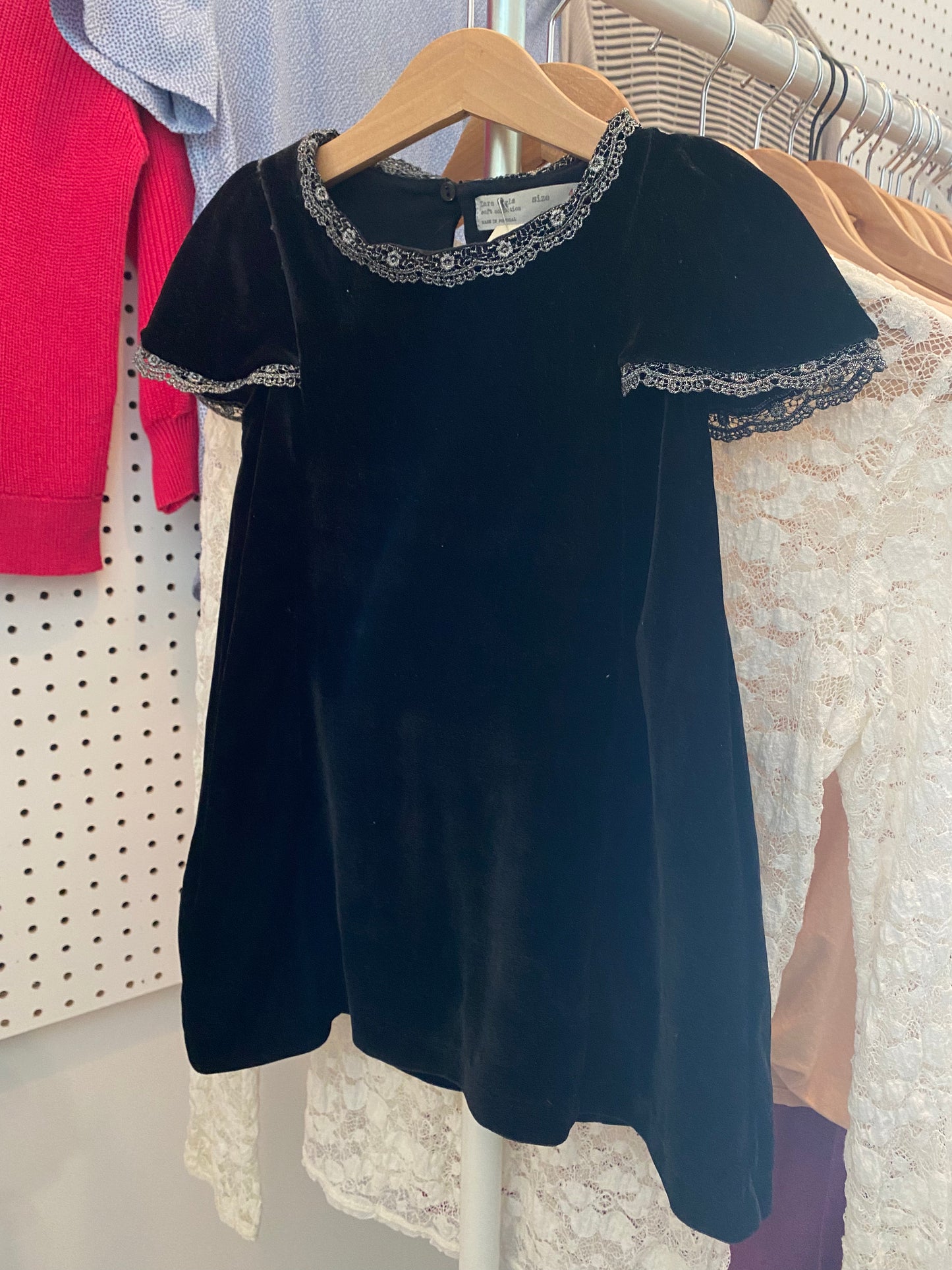 Consignment #7790-11 Zara Girls - black velvet dress sz 4
