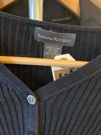 Consignment 1449-04 Banana Republic silk ribbed v-neck cardigan sz S