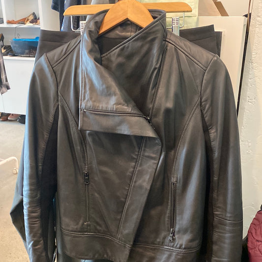 Consignment 4903-26 Trouve black leather jacket sz M