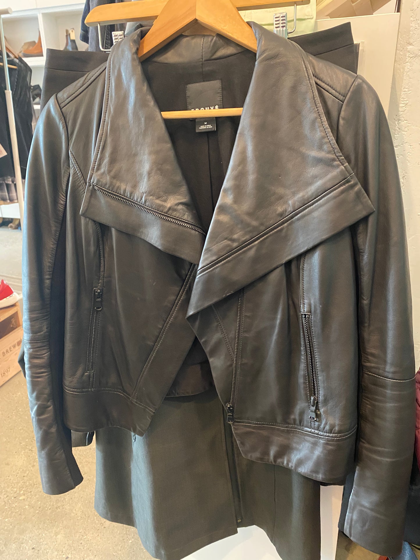 Consignment 4903-26 Trouve black leather jacket sz M