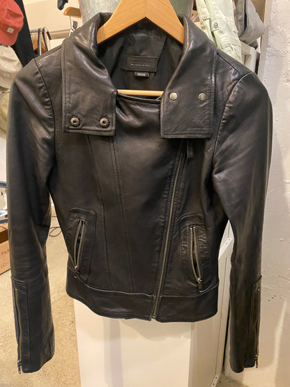 Consignment 3197-03 - Mackage x Aritzia leather jacket sz XS