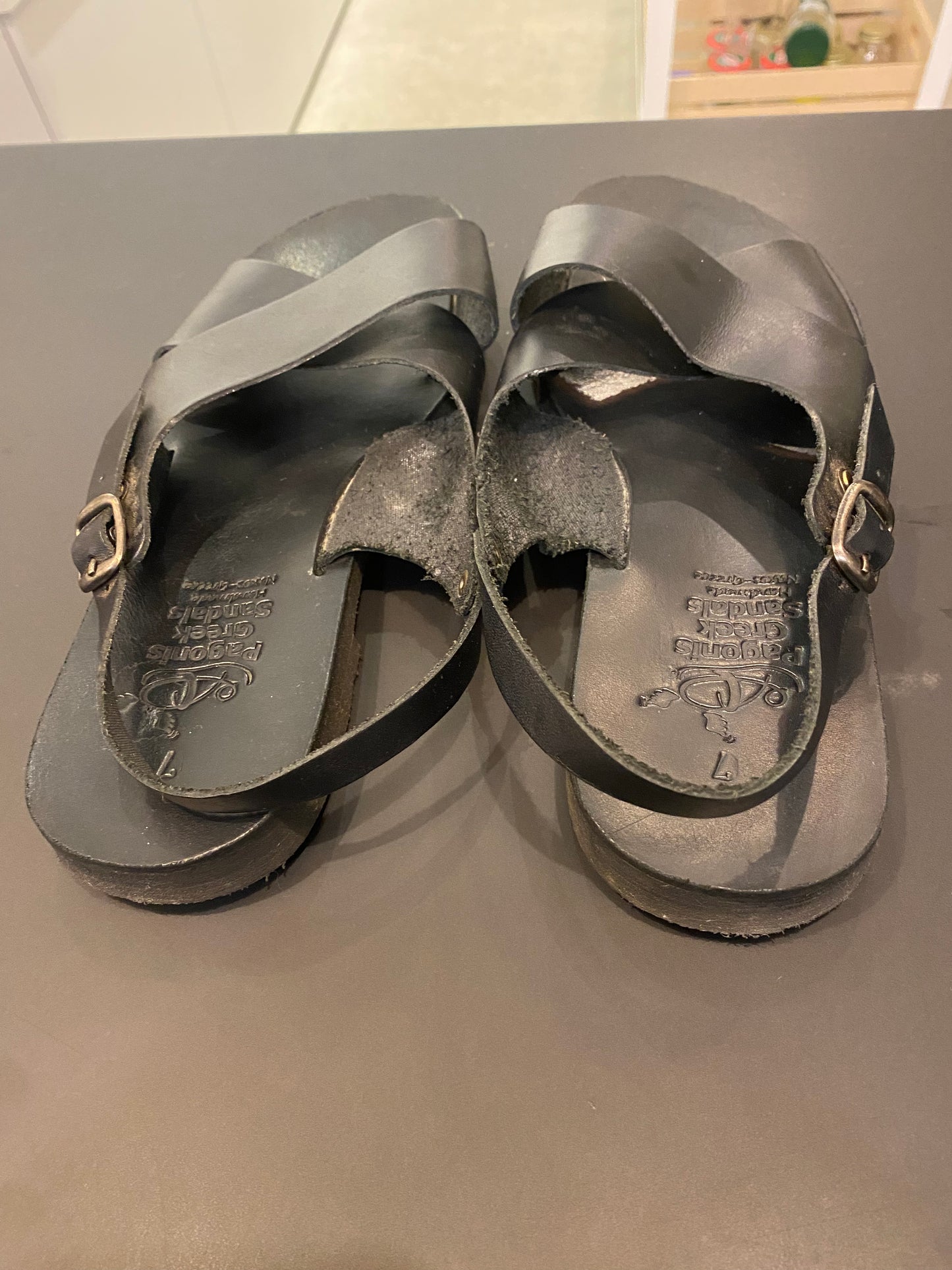 Consignment 3441-05 Pagonis Greek sandals sz 7