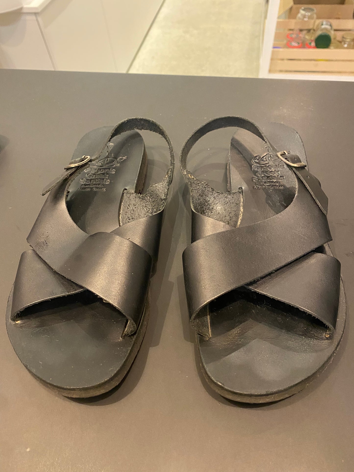 Consignment 3441-05 Pagonis Greek sandals sz 7