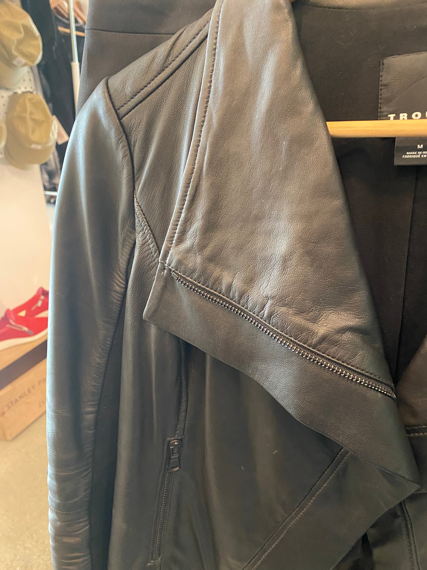 Consignment 4903-26 Trouve black leather jacket sz M